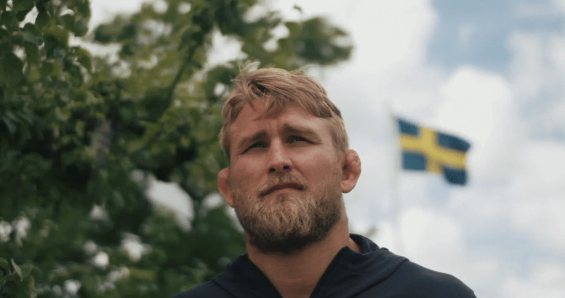 Alexander Gustafsson The Mauler! Bygger med Husverket attefallshus, friggebod , fritidshus